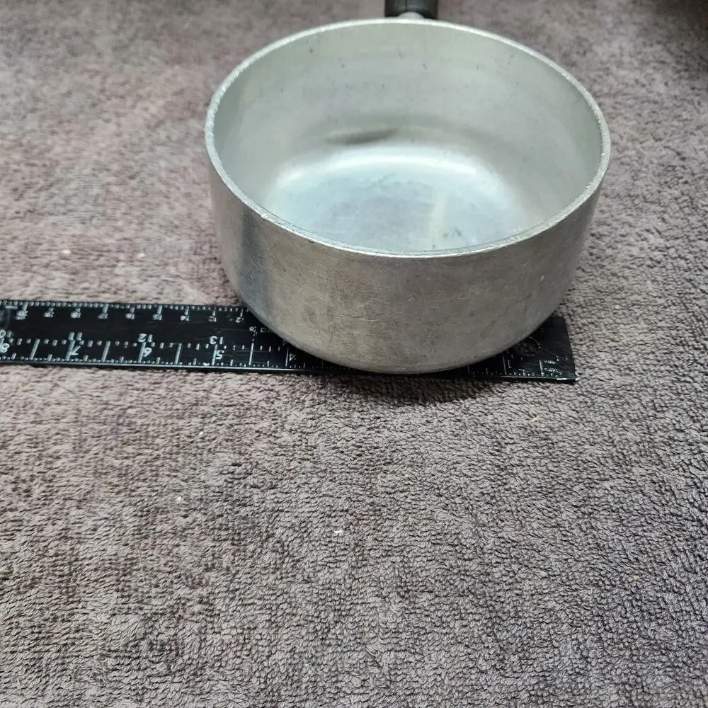 Wear-ever small pot 77 1/2 handle has a crack, see pics shlf